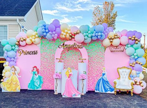 Disney Princess Backdrop Balloons, Princess Birthday Backdrop Ideas, Disney Princess Theme Backdrop, Princess Balloons Decorations, Princess Decorations Party Backdrops, Princess Theme Birthday Backdrop, Disney Princess Party Balloons, Princess Balloon Backdrop, Disney Princess Backdrop Diy