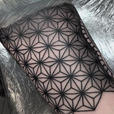 See this Instagram photo by @jackpeppiette • 1,471 likes Geometric Tattoo Background, Geometric Tattoo Filler, Filler Tattoo Designs, Geometric Tattoo Sleeve Designs, Geometric Tattoo Pattern, Tattoo Sleeve Filler, Geometric Mandala Tattoo, Tattoo Background, Geometric Sleeve Tattoo