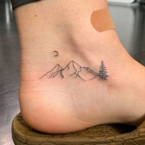 Pikes Peak Tattoo, Peak Tattoo, Geology Tattoo, Small Foot Tattoo, Moutain Tattoos, Visuell Identitet, Handpoke Tattoo, Discreet Tattoos, Dainty Tattoos