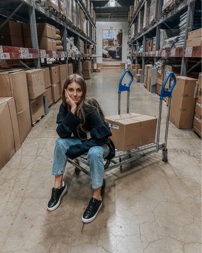 Ikea Photoshoot Instagram, Ikea Photoshoot Ideas, Ikea Outfit, Ikea Photoshoot, Sg Aesthetic, Ikea Pictures, Black Jumper, Black Trainers, Insta Pictures