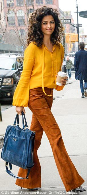 Same blue purse! Camila Alves rocked two brightly-hued pant ensembles while promoting her cooking/lifestyle webseries Camila's Code in Manhattan on Wednesday Bright Fall Outfits, Blue Purse Outfit, 70’s Outfit, Camilla Alves, Cooking Lifestyle, 70s Fashion Outfits, Stylish Street Style, Luxe Boho, Blue Outfits