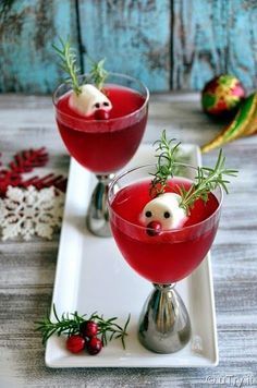 Between Christmas And New Year Humor, Christmas Drink Decorations, Christmas Cocktail Decorations, Cute Christmas Drinks For Kids, Holiday Drink Garnish, Cool Cocktail Garnish Ideas, Christmas Drink Garnish, Christmas Drink Garnish Ideas, Rudolph Drink