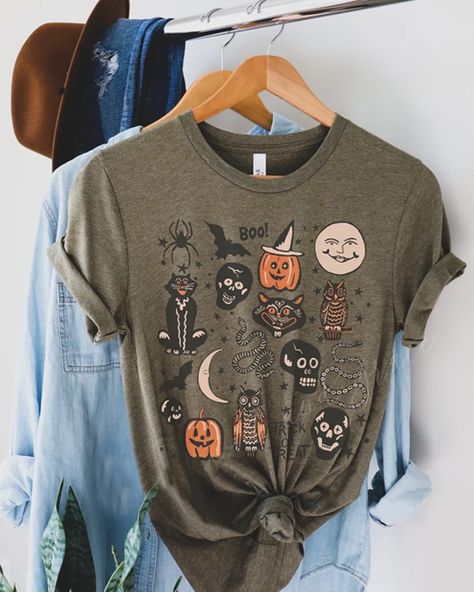 Spooky Shirts, Witchy Clothes, Halloween Doodles, Witchy Clothing, Graphic Tee Vintage, Fall Apparel, Halloween Graphic Tees, Halloween Top, Witchy Outfit