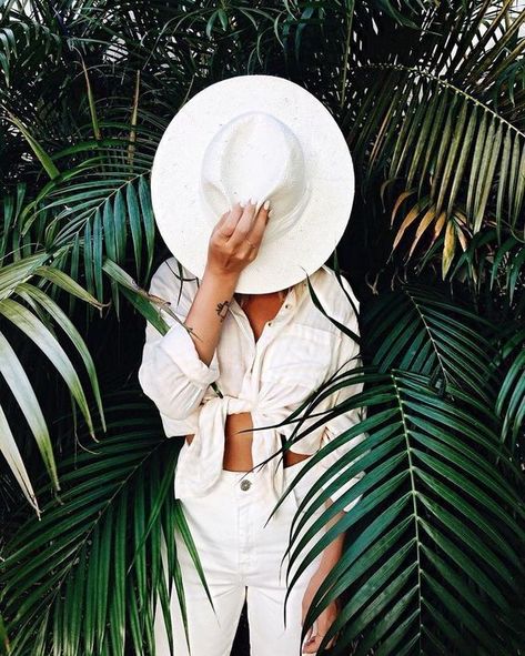 Fashion Fotografie, A Well Traveled Woman, White Summer Outfits, Film Presets Lightroom, Moda Instagram, Poses Photo, Travel Photography Inspiration, Fashion Photography Inspiration, Inspiration Mode