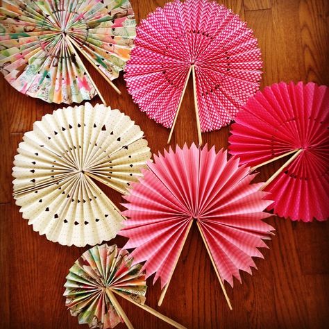 Summer Crafts For Toddlers, Boyfriend Gift Basket, Cardboard Box Crafts, Diy Fan, Summer Crafts For Kids, Diy Papier, New Year's Crafts, Paper Fans, Paper Crafts For Kids
