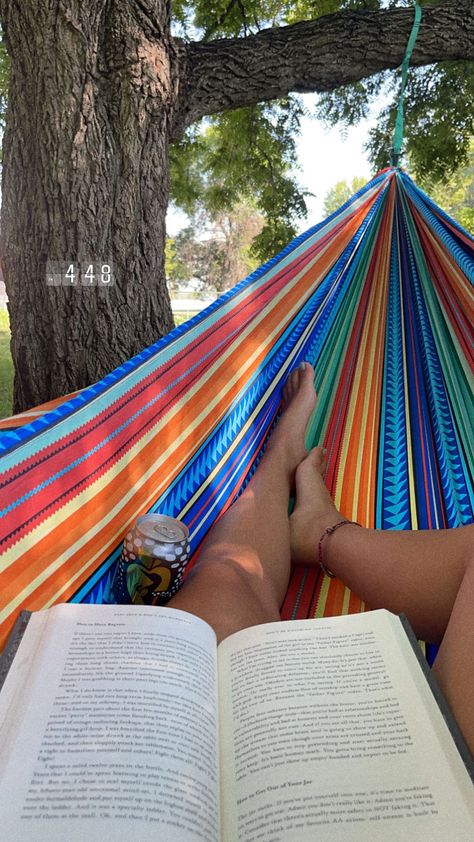 Reading A Book Picture, Reading In A Hammock Aesthetic, Eno Hammock Aesthetic, Summer Hammock Aesthetic, Relaxing Summer Aesthetic, Book Aesthetic Summer, Reading By Pool Aesthetic, Reading In The Summer, Studying Outside Aesthetic