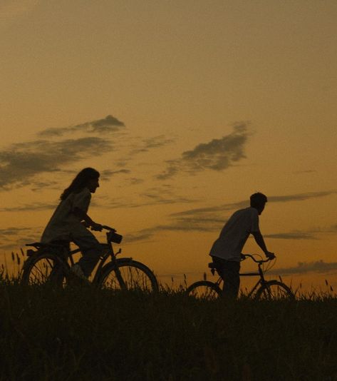 Couple Film Aesthetic, Dark Summer Aesthetic, Adventurer Aesthetic, Image Moto, My Kind Of Love, Images Esthétiques, I'm With The Band, Cinematic Photography, Foto Inspiration