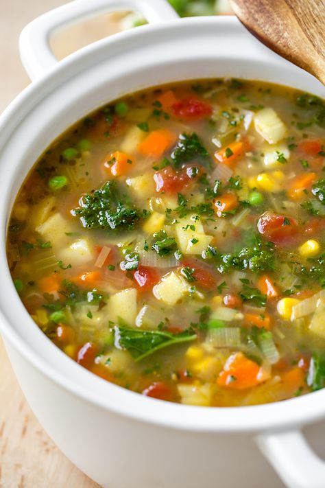 This healthy, comforting, and richly flavorful vegetable soup is coziness in a bowl, and ready in about 20 minutes! | thecozyapron.com #vegetablesoup #vegetablesouprecipe #vegetablesouphealthy #vegetablesoupvegetarian Resep Vegan, Vegetable Soup Healthy, Resep Salad, Flavorful Vegetables, Makanan Diet, Veggie Soup, Vegetable Soup Recipes, India Food, Minestrone