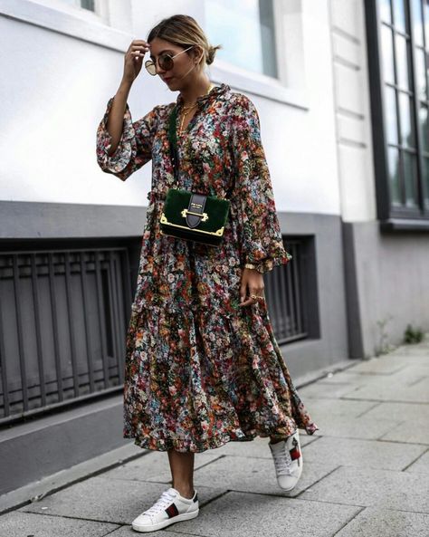 Cool Amazing H&m floral patterned Frilled chiffon maxi dress UK size 10 EUR 36 2017-2018 Check more at http://mydress.cf/fashion/amazing-hm-floral-patterned-frilled-chiffon-maxi-dress-uk-size-10-eur-36-2017-2018/ Bohol, Floral Dress Fashion, Maxi Dresses Uk, Blogger Street Style, Street Style Dress, Ținută Casual, Look Boho, Sunset Landscape, Looks Street Style