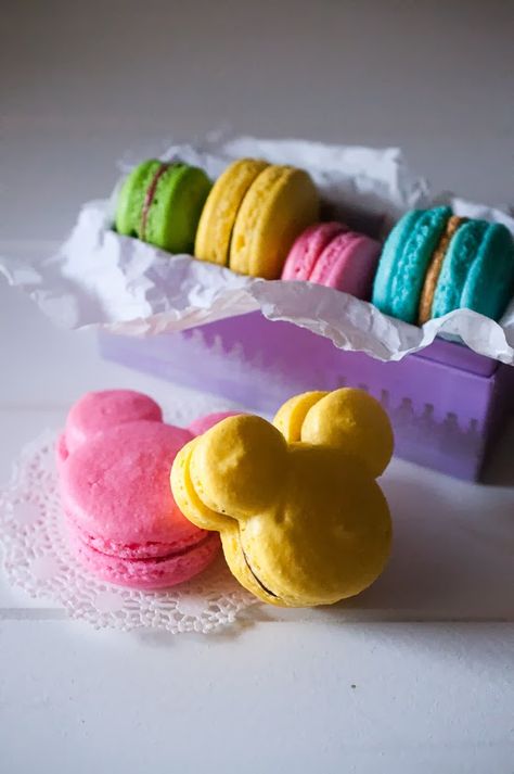 Mickey Mouse Macarons & Disney Princess Macarons (#gluten_free) {Sweet Treats: pastry, photography, life} Macaroons Shapes, Disney Pastries, Disney Macaroons, Princess Macarons, Disney Macarons, Mickey Macarons, Macaron Shapes, Desserts Macaroons, Themed Macarons