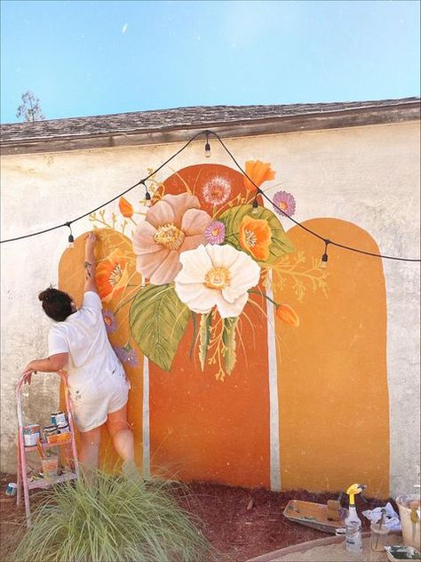 Pretty Murals Wall Paintings, Out Door Wall Art, Tex Mex Interior Design, Wildflower Wall Mural Diy, Murals Of People, Outside Wall Art Outdoors Ideas, Hand Painted Wall Murals Diy Living Room, Mural Painting Flowers, Mural On Side Of House