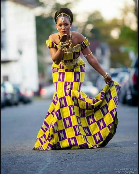 Style Inspiration: See Long Flowing African Fashion Gowns That Have Gone Viral – FashionGHANA.com: 100% African Fashion Ghanian Bride, African Kitenge Designs, Kitenge Designs, Afrocentric Fashion, African Bride, Ghanaian Fashion, Kente Styles, African Wedding Dress, Fashion Gowns