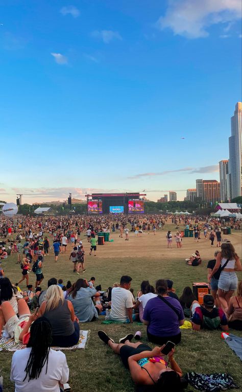 summer activities in chicago | must go to concert festival Concerts And Festivals, Festival Concert Aesthetic, All Things Go Music Festival, Music Festivals Aesthetic, Concert Festival Aesthetic, Music Festival Vibes, Festival Summer Aesthetic, Festival Aethstetic, Rock Festival Aesthetic