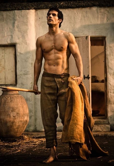 Henry Cavill is the definition of a man dime he's adorable, he's ripped, he's got fantastic eyebrows, and he British! It doesn't get much better than that Annie Leibovitz, Robert Mapplethorpe, Richard Avedon, Peter Pan Kostüm, Henry Cavill Immortals, Henry Cavill Shirtless, Charles Brandon, Superman Movies, 남자 몸