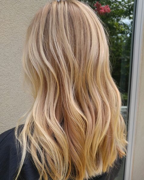 #stephaniemayeauxhair #balayage #blondes #fallhaircolor Dyed Hairstyles, Warm Blonde Hair, Hairstyles Balayage, Vlasové Trendy, Golden Blonde Hair, Blond Balayage, Perfect Blonde, Balayage Blonde, Honey Blonde Hair