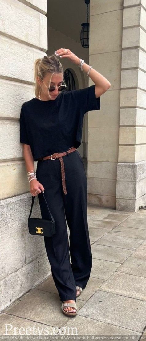 Slaying Style in Your 30s: Fashion Inspiration for Women - Spring Outfits 2024 Trends Casual https://whispers-in-the-wind.com/spring-capsule-wardrobe-for-2024/?springoutfit Summer Style 30s, Late 30's Style Outfit Women, Style For 35 Year Old Woman, Feminine Masculine Style Outfit, Masculine Feminine Outfits, Edgy Business Attire, Style In Your 30s, Masculine Feminine Fashion, Italian Fashion Women