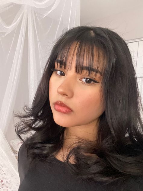 Latina Short Hair, Selena Gomez Short Hair, Latina Hair, Long Shiny Hair, Red Hair Inspo, Pretty Makeup Looks, Bangs With Medium Hair, Blowout Hair, Hair Stylies