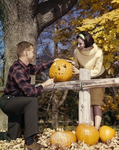 1960 Halloween, 1960s Halloween, Halloween Window Clings, Vintage Halloween Photos, Halloween Eve, Vintage Halloween Costume, Halloween Ii, Vintage Witch, Vintage Halloween Decorations