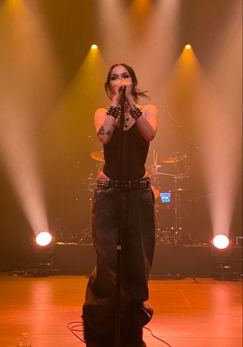 maggie lindemann Maggie Lindemann Outfits Concert, Maggie Lindemann Aesthetic Outfits, Maggie Lindemann Tour Outfits, Evanescence Concert Outfit, Concert Outfit Edgy, Maggie Lindemann Concert, Maggie Lindemann Outfits, Metal Concert Outfit, Metal Concert