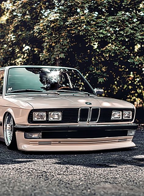 BMW 518i E28 #bmw #bmwe28 #vintagecars #classiccars #alekar E28 Bmw, Bmw Collection, Vw Polo Gti, Vintage Bmw, Bmw E28, Bmw Vintage, Bmw Classic Cars, Cool Car Pictures, Bmw Classic