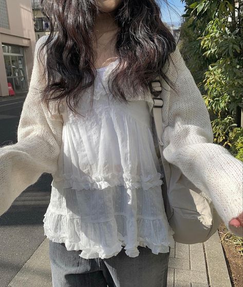 Vintage Romantic Aesthetic Outfits, Korean Hiking Outfit, Covered Up Outfits, Lamp Aesthetic Outfit, Cute Korean Outfits Casual, Flat Chested Fashion, H And M, 여름 스타일, Ethical Shopping