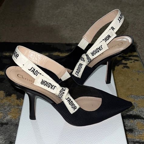 J'ADIOR SLINGBACK PUMP-BLACK SIZE 39.5 $700 Expensive Heels, Dior Shoes Heels, Dior Sandals, Dior Star, Fun Heels, Dior Shoes, Fancy Shoes, Cute Heels, Shoes Heels Pumps