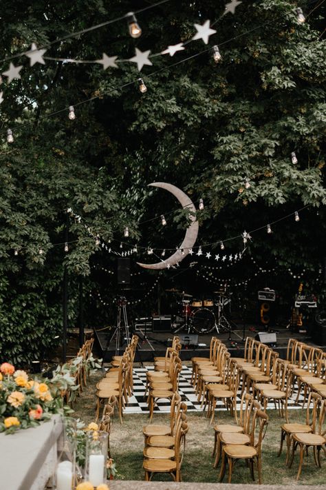 Old Hollywood Glam Inspired Portland Backyard Wedding | Junebug Weddings 1930s Wedding Theme, Backyard Wedding Ceremony Ideas, Portland Backyard, Small Garden Landscaping Ideas, Small Garden Landscaping, Vintage Hollywood Wedding, Old Hollywood Prom, Roaring 20s Wedding, Hollywood Glam Wedding