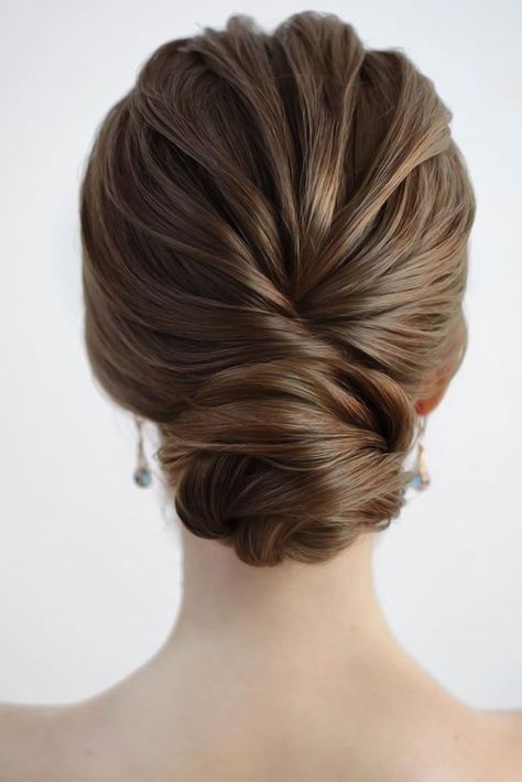 Chignon Bun, Easy Chignon, Sanggul Modern, Fesyen Rambut, Chignon Hair, Easy Updo Hairstyles, Bridal Hair Buns, Bridal Hair Updo, Hair Arrange