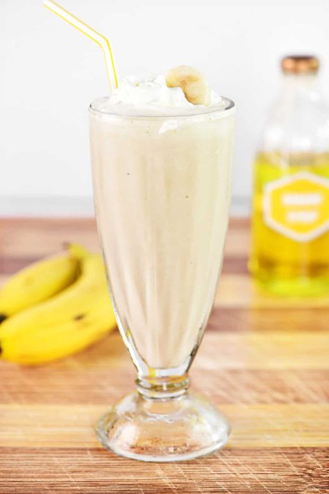 Banana Shake Recipe, Chocolate Banana Milkshake, Banana Milkshake Recipe, Blueberry Milkshake, Banana Syrup, Strawberry Banana Milkshake, Milkshake Recipe Chocolate, Summertime Salads, Campfire Treats