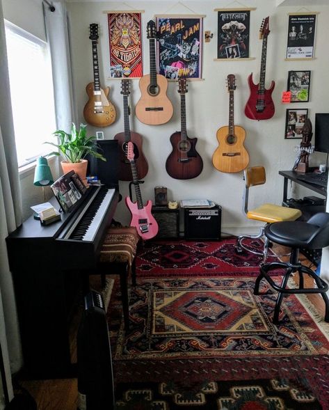 Spare Room Music Room, Apartment Music Corner, Rock And Roll Living Room Decor, Home Instrument Room, Apartment Music Room, Bohemian Music Room, Music Room Guitar, Instruments In Living Room, Music Room Apartment