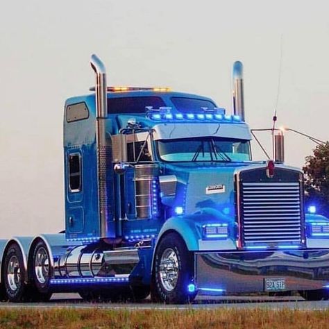 American Truck Drivers on Instagram: “The blue beauty!!! Tag friends who will love to see this👇 ・・・ Follow us for more truck videos & photos Follow us 👉 @american_truckdrivers…” Big Boyz, Lowrider Trucks, Vintage Pickup Trucks, Custom Big Rigs, Kenworth Trucks, Peterbilt Trucks, Truck Art, Big Rig Trucks, Large Cars