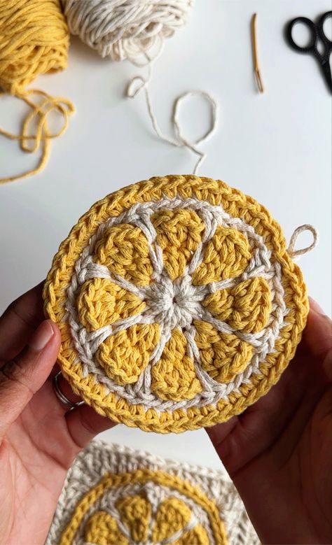 This video tutorial guides you through crocheting a lemon granny square. Granny squares are the perfecr building blow for a variety of projects. Happy Crocheting! Coaster Patterns, Diy Crafts Crochet, Granny Square Crochet Patterns, Granny Square Crochet Patterns Free, Crochet Coaster, Modern Crochet Patterns, Crochet Design Pattern, Crochet Circles, Granny Square Crochet Pattern