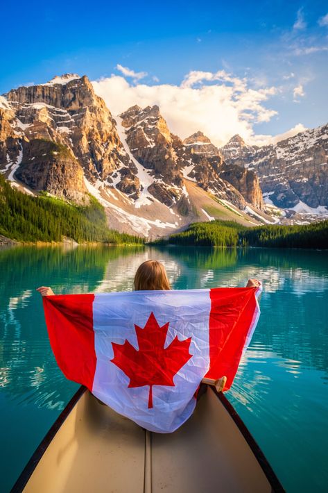 Visiting Banff in August? 10 Helpful Things to Know - The Banff Blog Fotos Do Canada, Moraine Lake Lodge, Wallpaper Canada, Vermillion Lakes, Lake Agnes, Glaciers Melting, Sunshine Village, Seni Arab, Canada Photography
