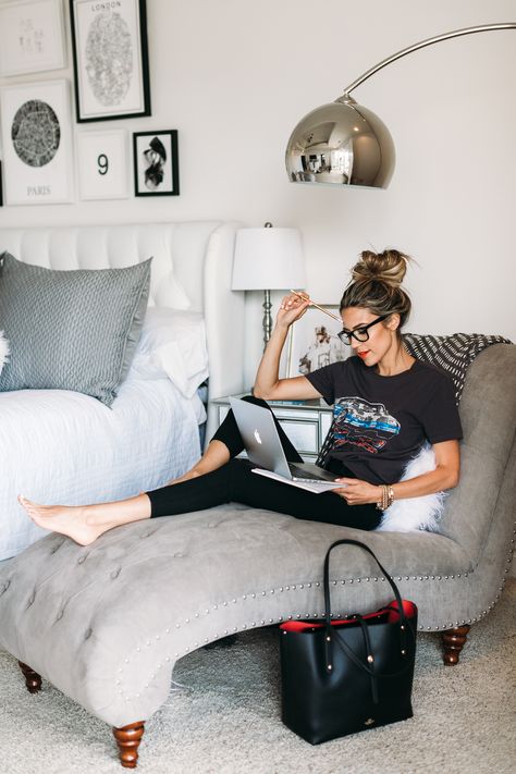 6 Ways To Make More Time in Motherhood & Your Career Gray Couch, Bilik Idaman, Interesting Interiors, Nook Ideas, Desk Inspiration, Inside Decor, Bilik Tidur, Reading Rainbow, Hus Inspiration