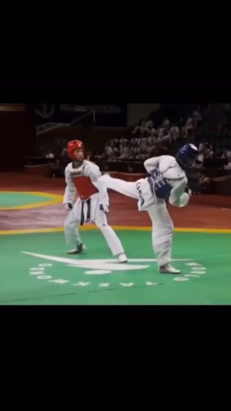 Taekwondo Art, Taekwondo Video, Karate Video, Tkd Taekwondo, Gym Motivation Videos, Martial Arts Moves, Judo Karate, Taekwondo Girl, Mixed Martial Arts Training