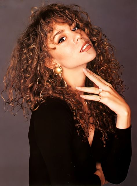 Mariah Carey Young, Mariah Carey Makeup, Mariah Carey Hair, Mariah Carey 1990, Maria Carey, Mariah Carey Pictures, Mariah Carey 90s, Divas Pop, Black Hollywood