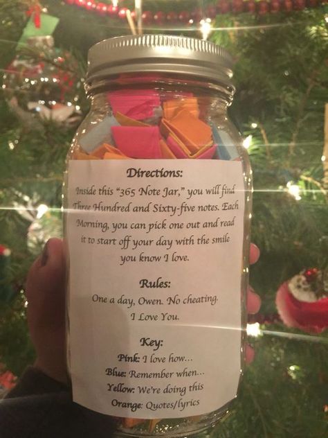 365 day note jar for boyfriend Jar For Boyfriend, 365 Note Jar, Gifts For Boyfriend Long Distance, 365 Jar, Diy Gifts For Girlfriend, Anniversaire Diy, Diy Star, Diy Gifts For Men, Cute Valentines Day Gifts