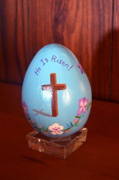 German Hand Painted Easter Eggs | inch hand painted Easter Egg "He Is Risen" front side Natal, Drawing On Easter Eggs, Easter Egg Painting Aesthetic, Easter Sunday Aesthetic, Easter Egg Aesthetic, Aesthetic Easter Eggs, Easter Egg Drawing, Wooden Eggs Crafts, Catatan Aesthetic