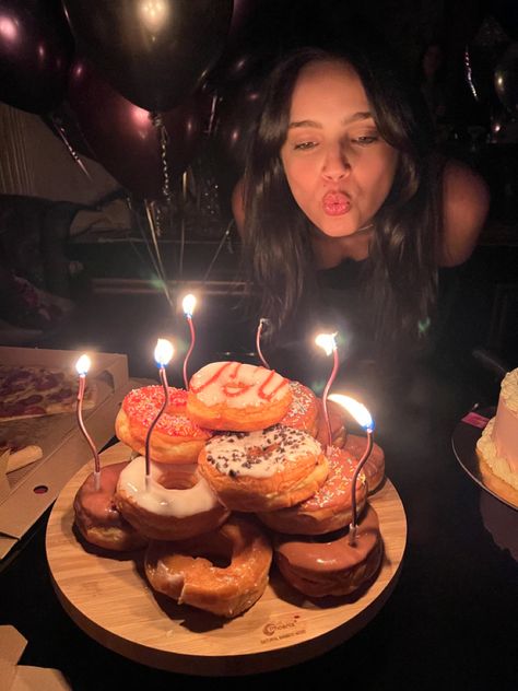 Best Friend Suprise Birthday, Donuts Birthday Aesthetic, Surprise Birthday Party For Best Friend, Birthday Donuts With Candles, Surprise Birthday Aesthetic, Birthday Donuts Aesthetic, 20 Something Birthday Ideas, Donut Cake Birthday Ideas, Donuts With Candles