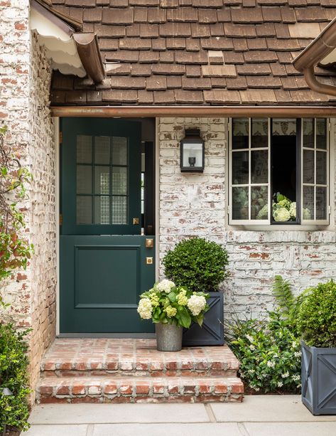 Colcord English Country Residence — X Beltran Architects English Cottage Exterior, Modern English Cottage, Country House Exterior, English Farmhouse, English Country Cottage, Casa Country, English Country Style, Cottage Exterior, English Cottage Style