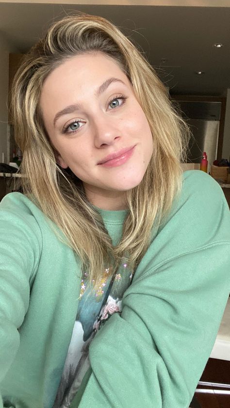 Lili Reinhart (@lilireinhart) • Instagram photos and videos Lilli Reinhart, Deni Denials, Betty Cooper Riverdale, Lili Reinhart And Cole Sprouse, Bra Image, Video Call With Boyfriend Screen Photo, Women Looking For Men, Dating Women, Female Pictures