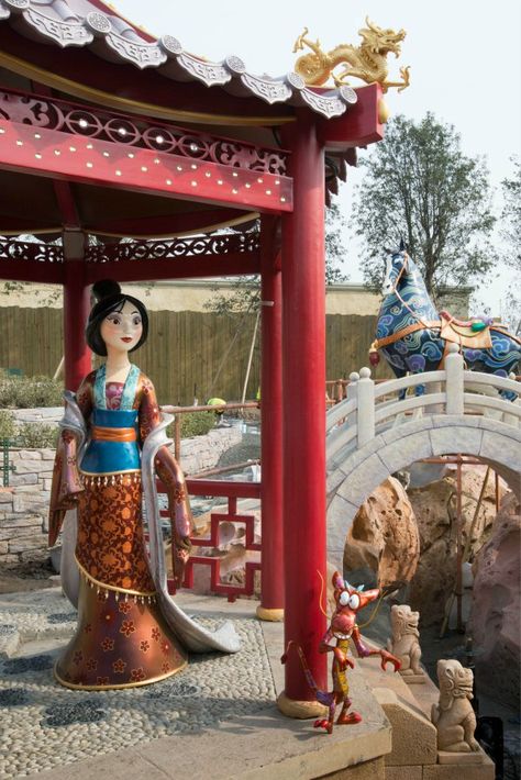 Pin for Later: Shanghai Disney Just Released New Photos of the Park That's Opening in June! Voyage to the Crystal Grotto in Fantasyland "Mulan is one of the many classic stories that guests will discover while cruising the water aboard Voyage to the Crystal Grotto in Fantasyland." Ellie Saab, Disneyland Shanghai, Shanghai Disney, Shanghai Disneyland, Disneyland Attractions, Disney Parque, Shanghai Disney Resort, Disney Shanghai, Hong Kong Disneyland