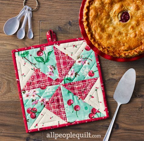 Couture, Tela, Patchwork, Potholder Tutorial, Quilted Potholder Pattern, Handmade Pot Holders, Pinwheel Block, Free Quilt Pattern, Two Color Quilts