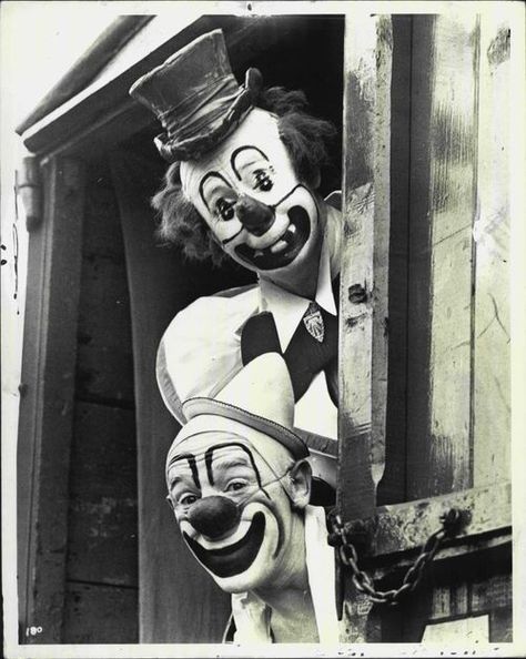 Send in the Clowns: wutheringkites — LiveJournal Mexican Clown, Creepy Old Photos, Ringling Brothers Circus, Creepy Circus, Circus Clowns, Old Circus, Boston Garden, Pierrot Clown, Ringling Brothers