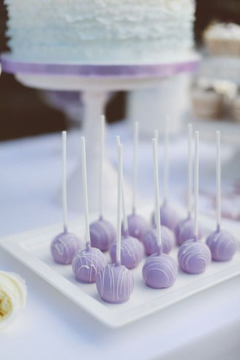 Lilac Cake, Lila Party, Wedding Cake Table Decorations, Lavender Wedding Theme, Lavender Cake, Wedding Themes Summer, Purple Tree, Purple Cakes, Cake Table Decorations
