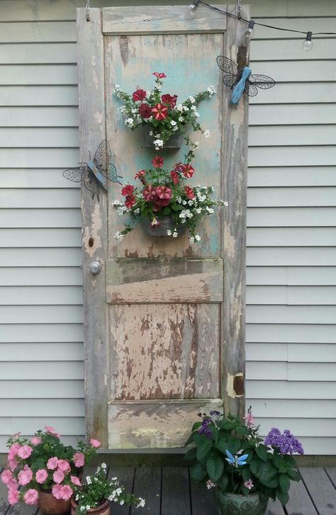 Vintage Door Ideas, Flower Planter Ideas, Backyard Corner, Old Door Decor, Old Door Projects, Magic Door, Outdoor Decor Ideas, Rustic Outdoor Decor, Door Planter