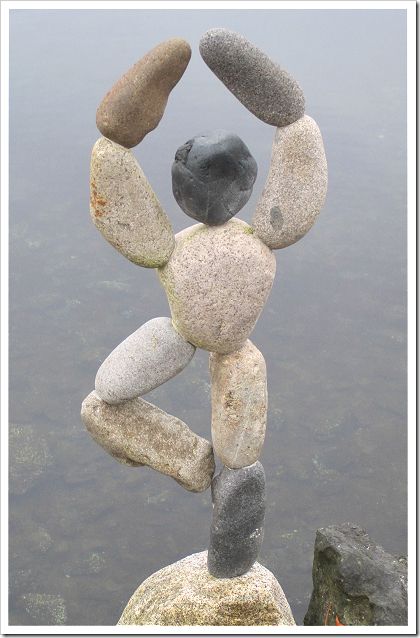 Rock person balancing Rock Cairn, Stone Pictures Pebble Art, Garden Rock Art, Art Pierre, Pebble Art Family, Rock Sculpture, Rock Garden Design, Rock And Pebbles, Sea Glass Crafts