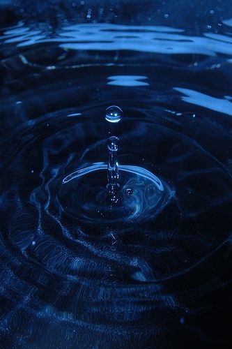 blue . water droplet ✿ Zoom Wallpaper, Image Bleu, Photo Bleu, Blue Aesthetic Dark, Ravenclaw Aesthetic, Dark Blue Wallpaper, Azul Indigo, Everything Is Blue, Water Aesthetic