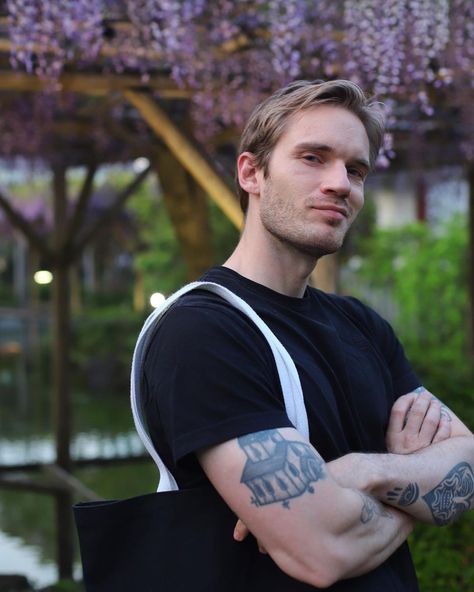 ✨️ ; Felix Kjellberg. 🍒 Pewdiepie. 💝 Hair, Felix Pewdiepie, Felix Kjellberg, Pewdiepie, Hair Cut, Hair Cuts, The Creator