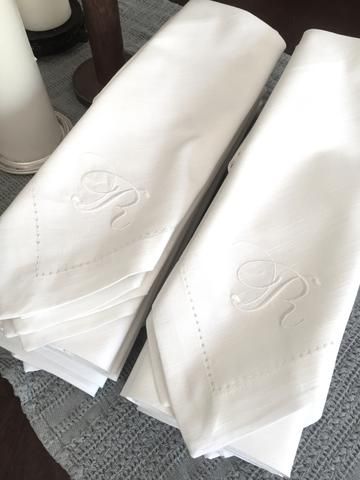 Cloth Napkins Wedding, Tulip Embroidery, Monogrammed Wedding Napkins, Napkins Wedding, Monogrammed Napkins, White Tulip, Embroidered Napkins, Fabric Napkin, Custom Napkins